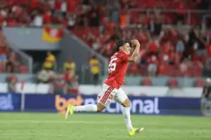 Internacional 3 x 1 São Luiz - Colorado avança à semifinal do Gaúcho