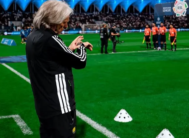 Jorge Jesus comenta críticas Cristiano Ronaldo