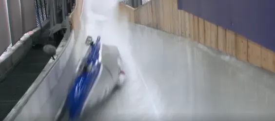 Jogos de Inverno: acidentes com trenós interrompem provas do bobsled