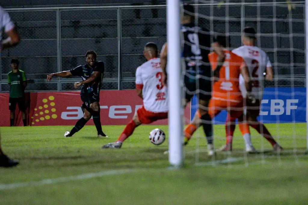 AMAZONENSE: Manaus bate Princesa do Solimões na abertura do 2º turno