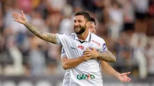 PARANAENSE: Operário bate Azuriz e fica perto da semifinal