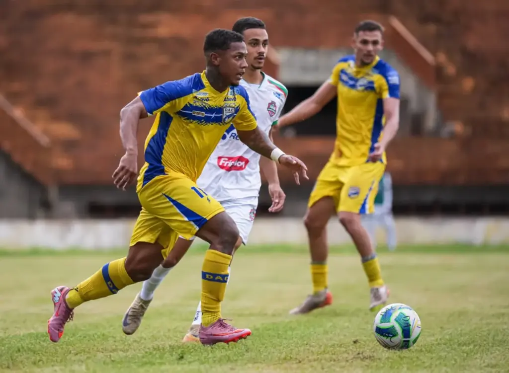 SUL-MATO-GROSSENSE: Naviraiense e Operário com "um pé" nas semifinais 3 operario e navireiense com um pe na semi 1