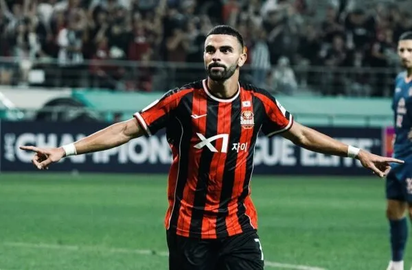 Vitória contrata atacante Lucas Silva como reforço para a temporada