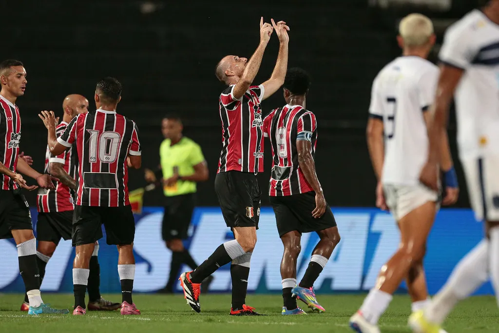 PERNAMBUCANO: Santa Cruz vence Decisão novamente e avança à semi