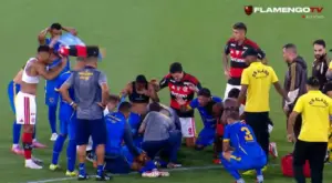 Jogador do Sampaio Corrêa convulsiona em campo contra o Flamengo