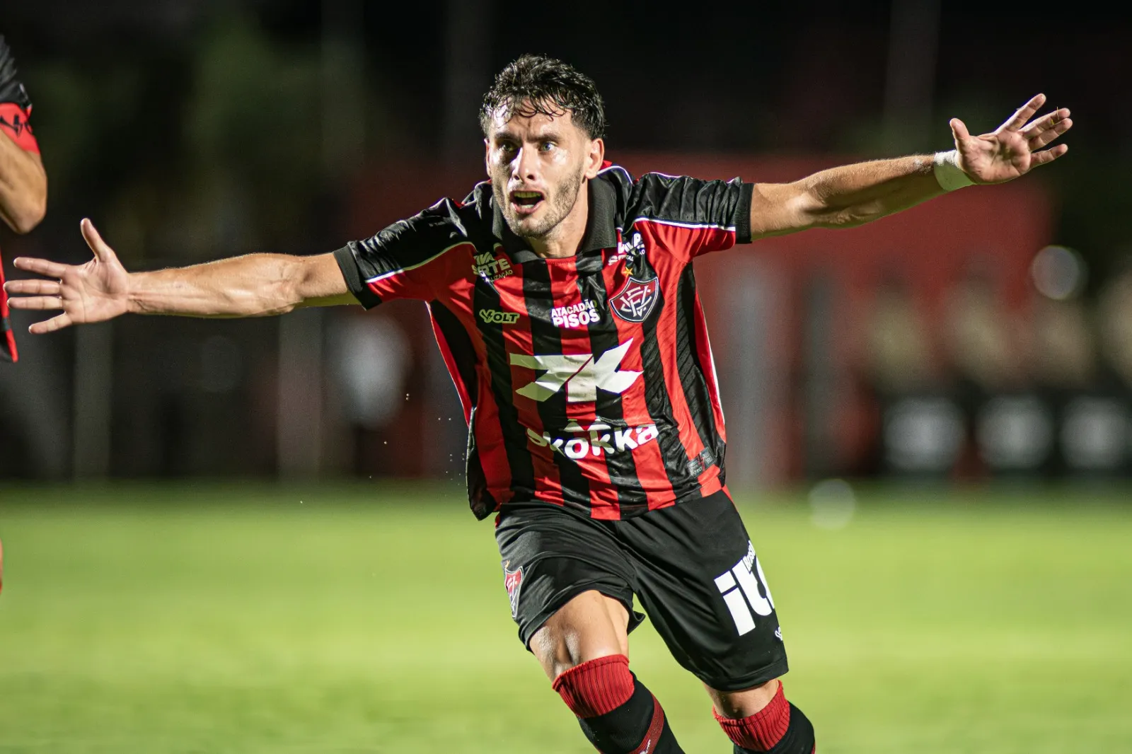 Vitória bate Bahia de Feira Baiano