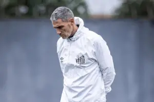 Vojvoda cobra efetividade do ataque do Santos após nova derrota