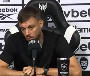 Anselmi desabafa após derrota do Botafogo: 'Sou burro porque perdemos'
