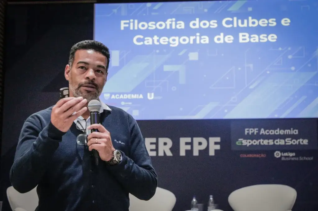 Após grande trabalho no Athletico, coordenador da base irá realizar estágio em gigante europeu 3 484955921 1151031337034134 1501032883317451026 n