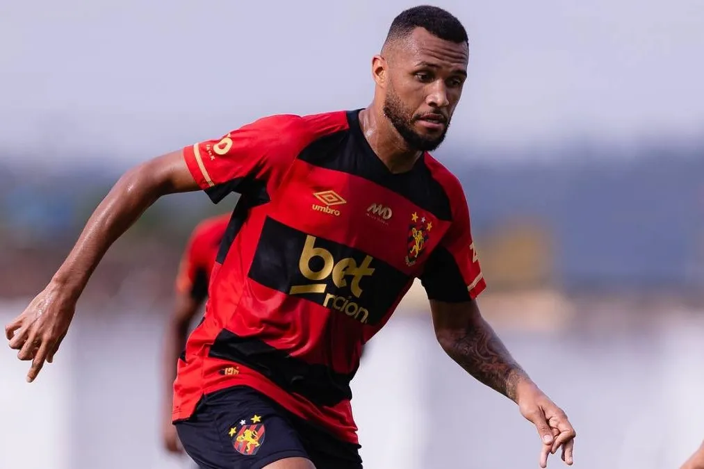 Atlético-GO oficializa contratação de Gustavo Coutinho por empréstimo (Foto: Paulo Paiva/SCR)