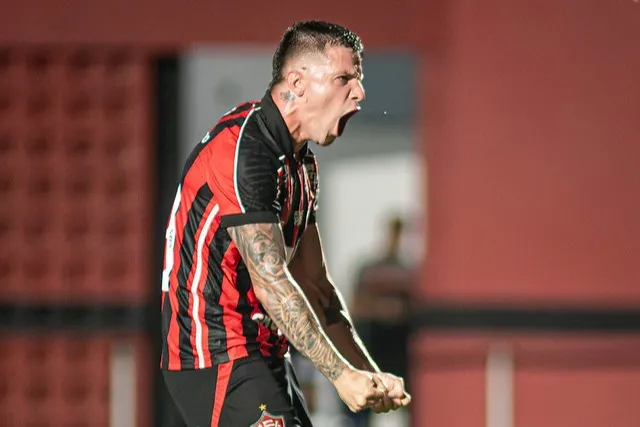 Vitória embala e registra melhor largada na elite em três anos (Foto: Victor Ferreira/ECV)