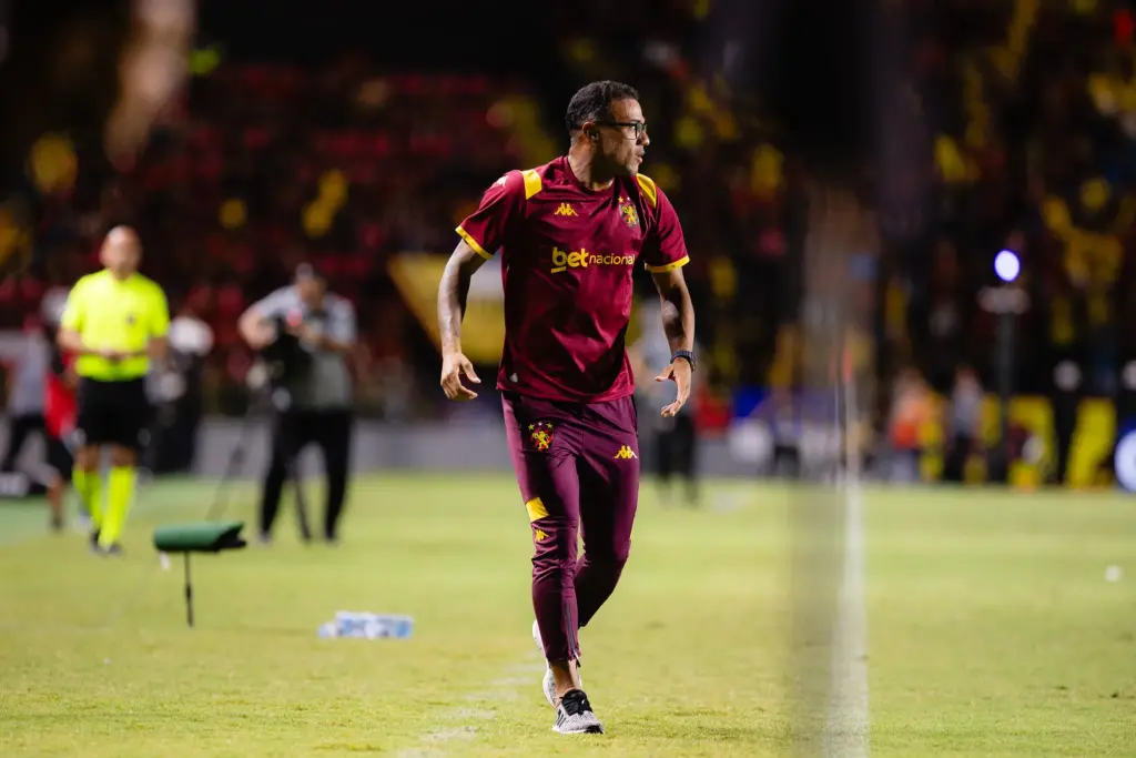 Roger Silva não resiste e é demitido do Sport