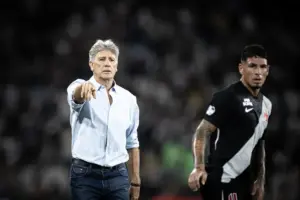 Renato embala no Vasco, brinca e manda recado a atacante: “Gol de bico também vale”