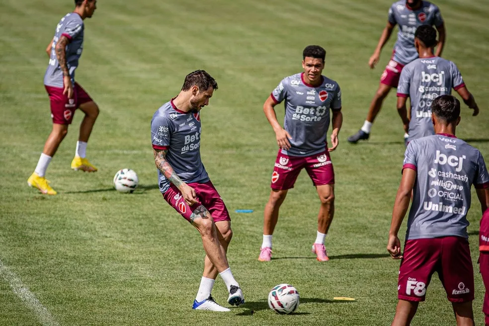 Tiago Pagnussat destaca evolução do Vila Nova sob novo comando (Foto: Roberto Corrêa/VNFC)
