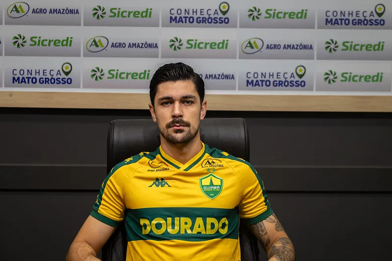 Cuiabá acerta a contratação do zagueiro João Basso (Foto: AssCom Dourado)