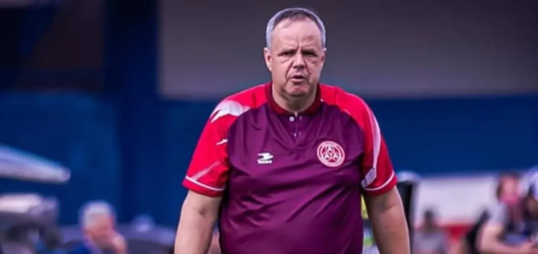 Alan George, técnico do Anapolina