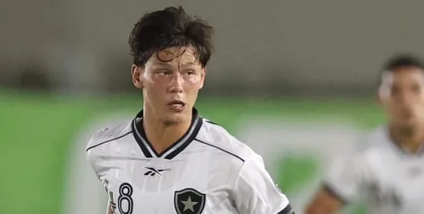 Arthur Novaes em ação pelo Botafogo (Foto: Vítor Silva-BFR)