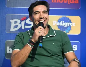 Abel pede desculpas por gesto contra Flaco López