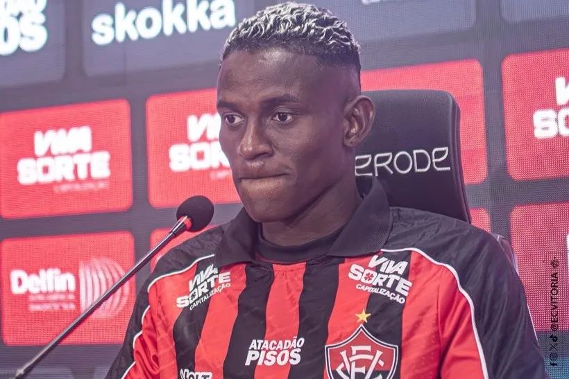 Vitória apresenta Anderson Pato e atacante relembra promessa feita à mãe (Foto: Victor Ferreira/ECV)