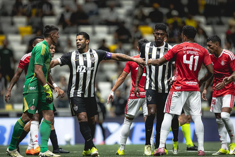 Atletico MG bate Internacional no Brasileirao 2