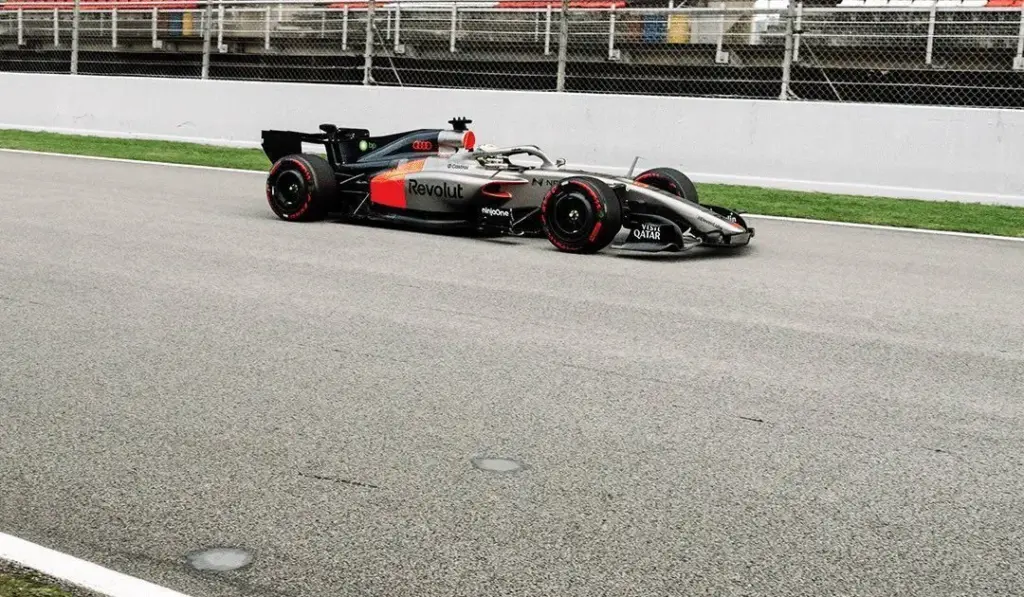 F1: Bortoleto 'sofre' com a Audi; Russell admite surpresa com McLaren