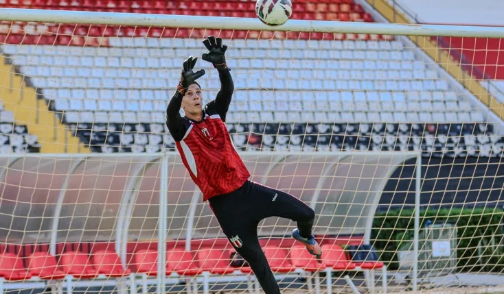 Goleiros do Botafogo-SP intensificam briga por posição