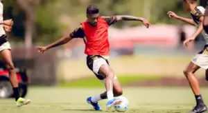 Flamengo: Bruno Henrique treina e fica perto de retorno