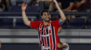 São Paulo inicia negociação para tentar renovar com artilheiro