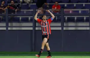 Calleri credita vitória do São Paulo a Roger Machado