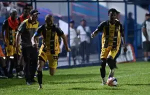 E o Castanhal, hein? E o Alberto Valentim do América Mineiro, hein?