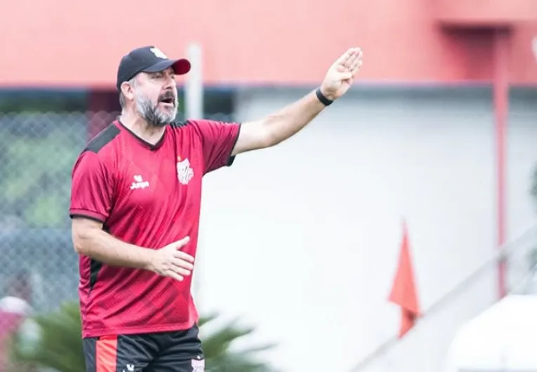 Munhoz celebra vitória do Paulista na A3: 