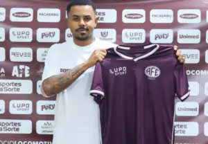 Ferroviária confirma a contratação do atacante Vinni Faria