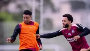 Corinthians enfrenta Coritiba com Depay e estreia de Lingard