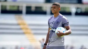 Ponte Preta renova com ex-Palmeiras, que mira reação na Série B