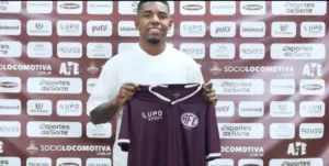 Ferroviária oficializa a contratação do atacante Douglas Skilo