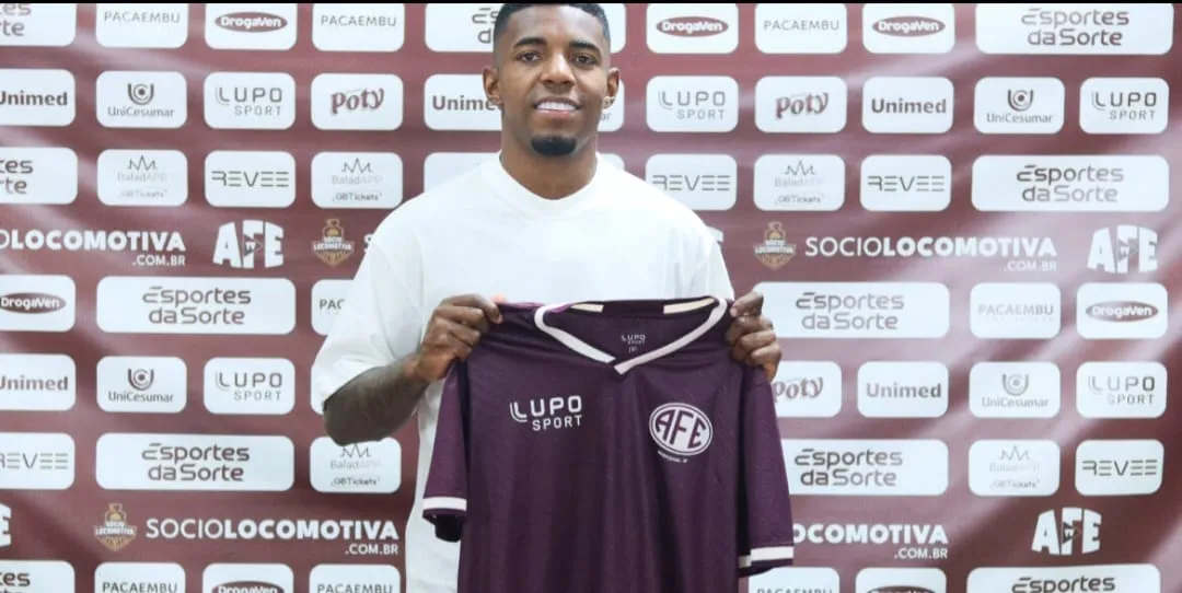 Douglas Skilo é oficializado pela Locomotiva (Foto: Guilherme Moro-Ferroviária SAF)