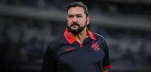 Uberlândia-MG anuncia ex-Corinthians como novo treinador