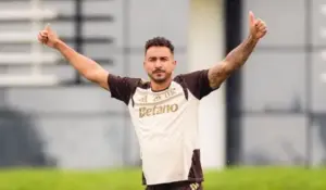 Flamengo vê Danilo ganhar papel de liderança com Leonardo Jardim