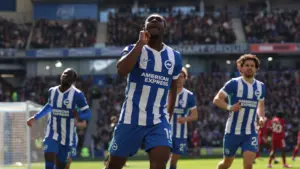 Com show de Welbeck, Brighton derrota o Liverpool no Inglês