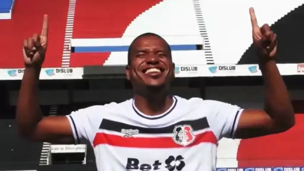 Santa Cruz oficializa volante Silva para a disputa da Série C 2 Santa Cruz oficializa volante Silva para a disputa da Série C (Foto: Santa Cruz/Divulgação)