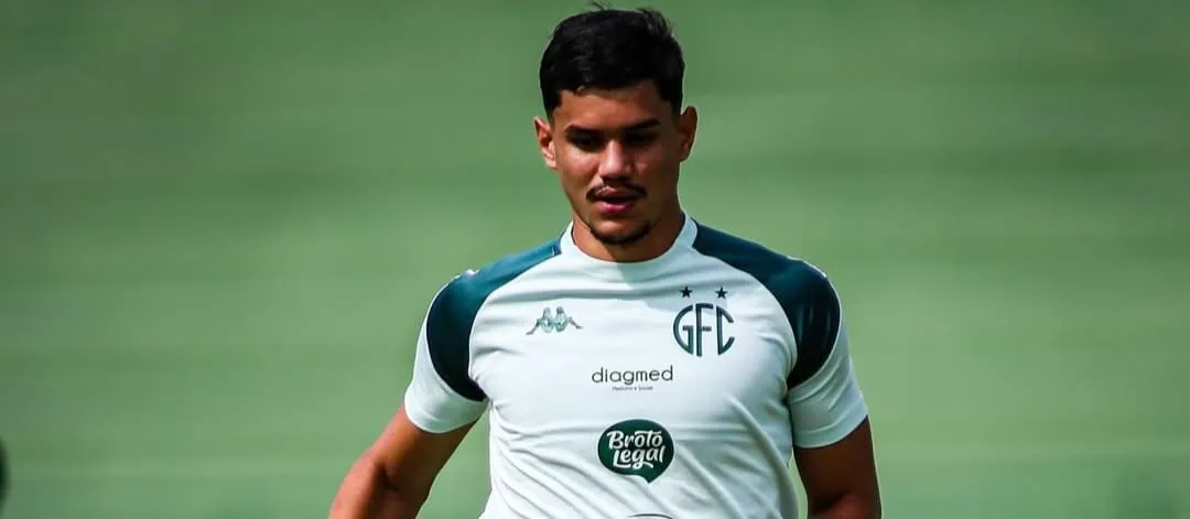 Edson durante treino do Bugre (Foto: Raphael Silvestre-Guarani FC)
