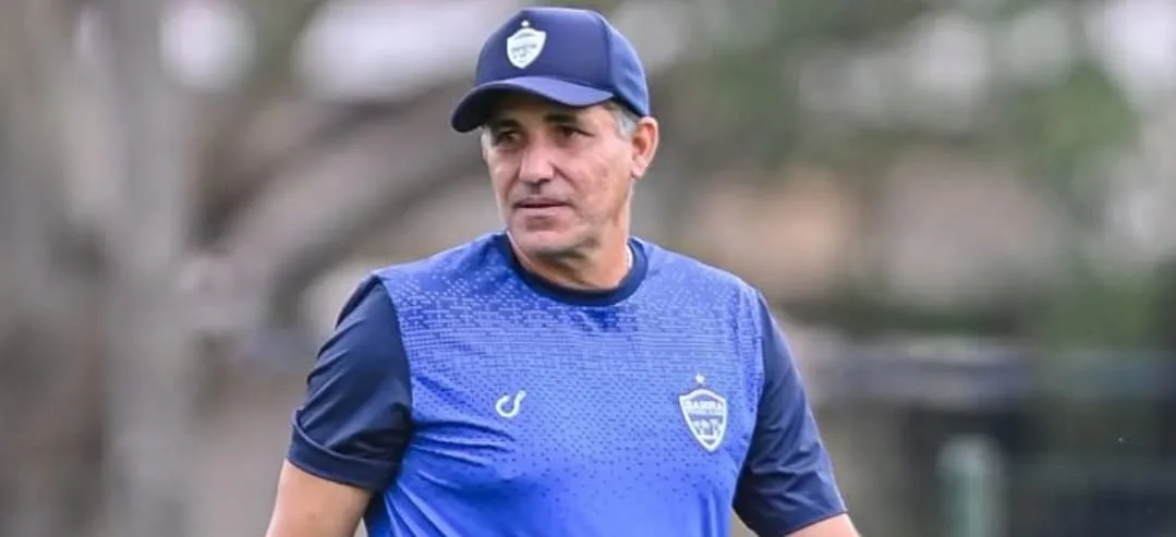 Eduardo Souza durante treino (Foto: Tiago Winter-Barra FC)