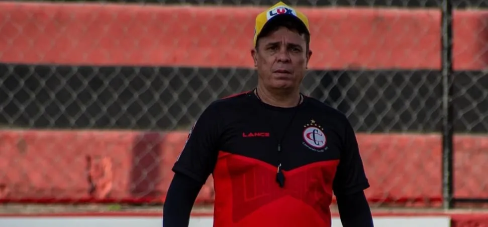 Evaristo Piza durante treino (Foto: Divulgação-Campinense)