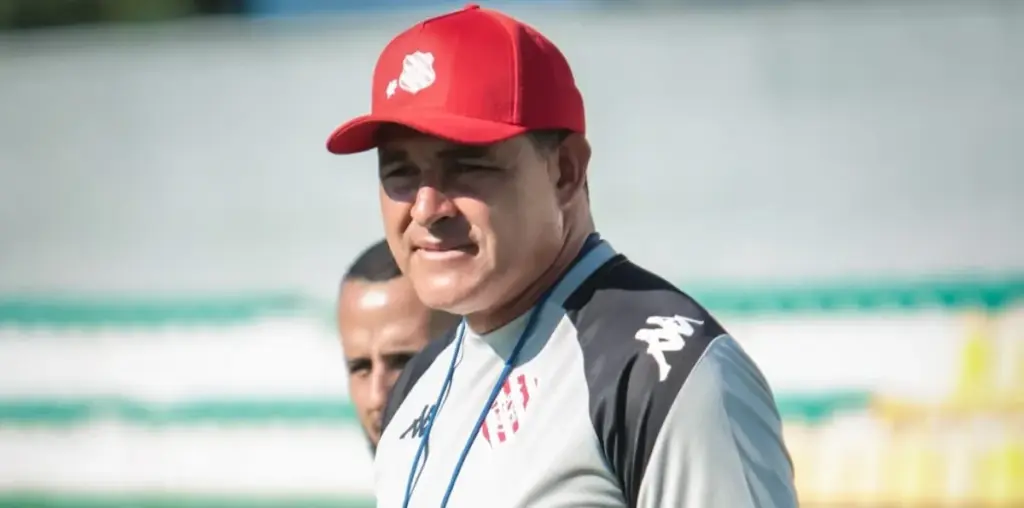 Bangu acerta a renovação de contrato com o técnico Flávio Tinoco