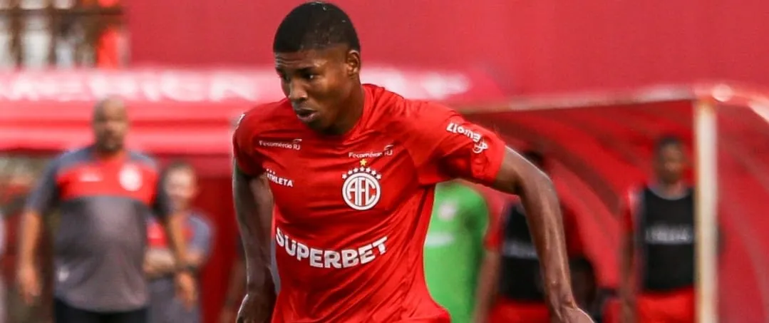 Matheus Fortunato em ação (Foto: João Carlos Gomes/América-RJ