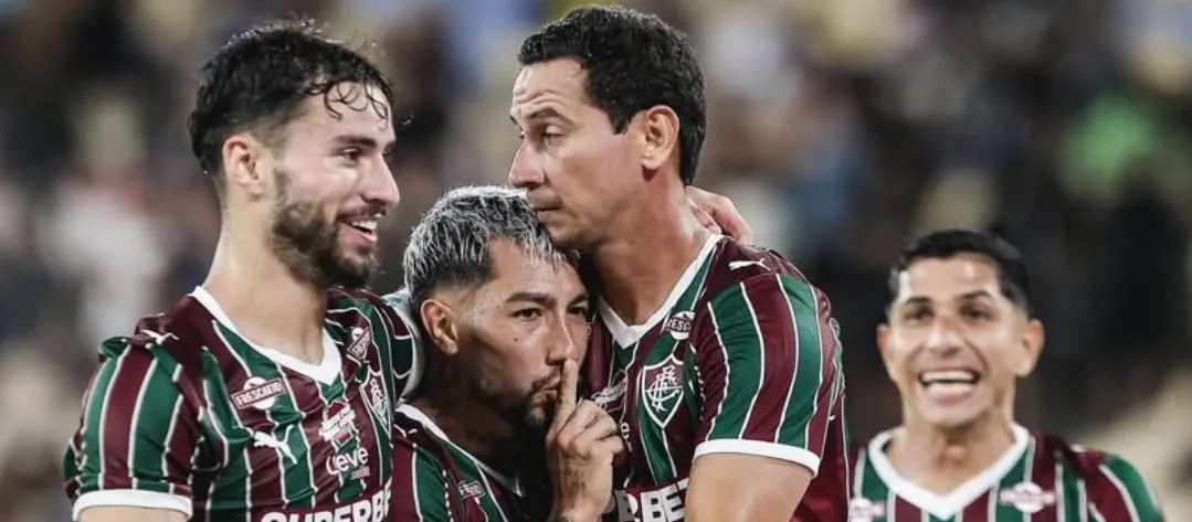 Jogadores do Fluminense reunidos (Foto: Lucas Merçon-FFC)