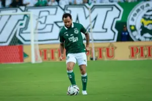 Goiás pode perder Lourenço por lesão no tornozelo
