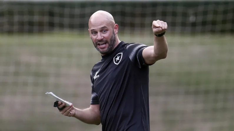 Botafogo reduz lista e se aproxima de definir novo técnico