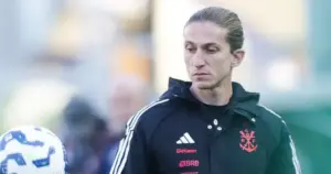 Flamengo decide homenagear Filipe Luís após conquista do Carioca