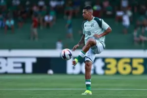 Guarani renova com Ralf, mas tem baixa para estreia na Série C